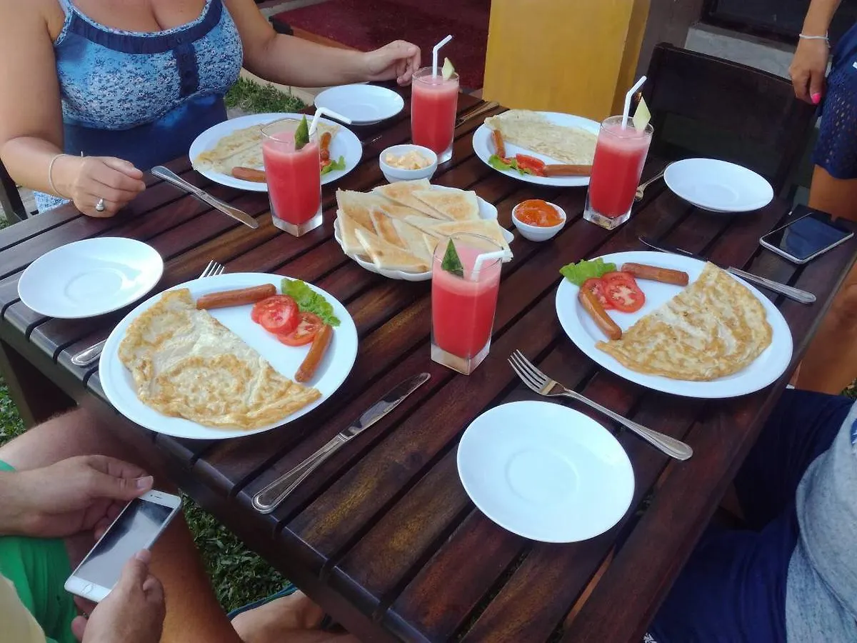 Konukevi Staymo Meepura Residence Negombo